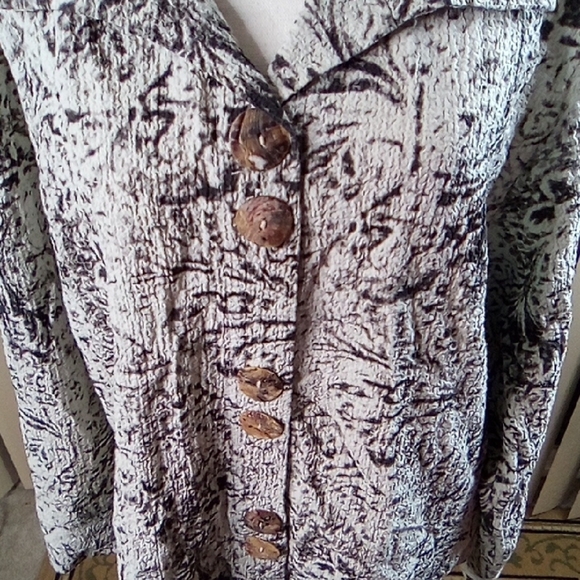 Patterned Button-Up Jacket - Picture 2 of 4